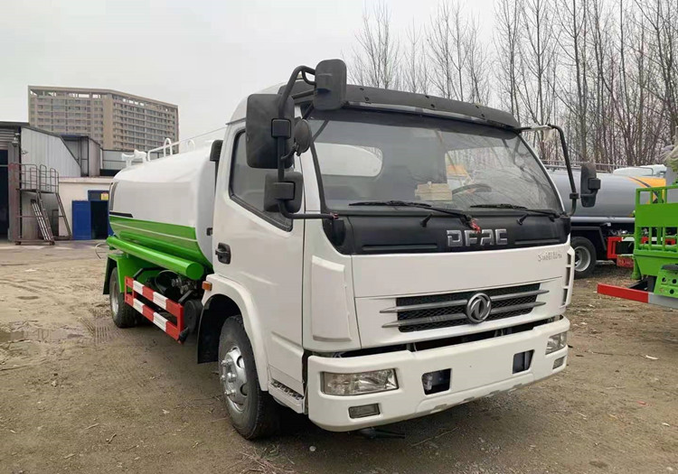 二手八噸灑水車(chē)
